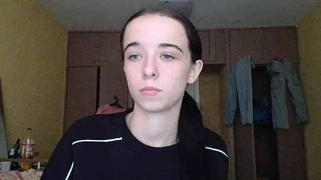 Emilia Light online show from October 18, 2025, 9:10 am