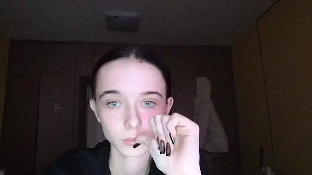 Emilia Light online show from November 28, 2025, 9:12 am