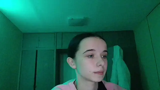 Emilia Light online show from December 4, 2025, 7:50 am