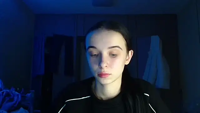 Emilia Light online show from December 15, 2025, 4:44 pm