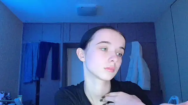 Emilia Light online show from December 18, 2025, 9:26 am