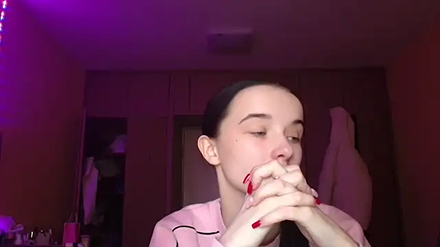 Emilia Light online show from March 3, 2026, 7:36 am