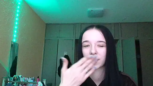 Emilia Light online show from March 9, 2026, 6:17 am