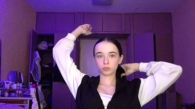 Emilia Light online show from March 13, 2026, 7:26 am