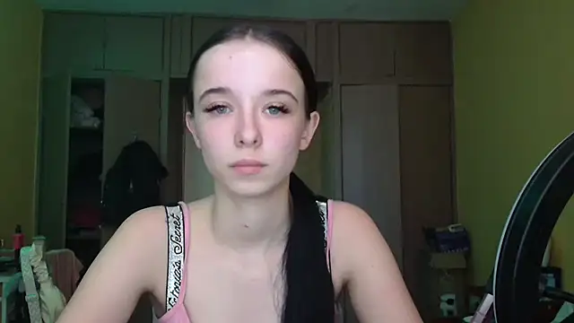 Emilia Light online show from April 19, 2026, 8:13 am