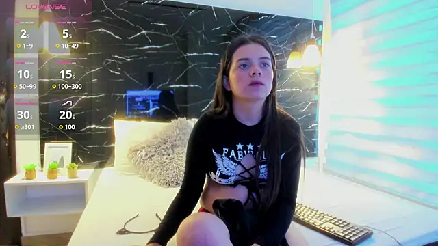 ZOE LE online show from October 29, 2025, 11:34 am