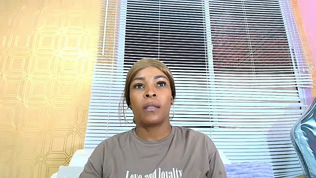 Snapshot of Layla_lell chatting on May 8, 2026, 12:32 pm Layla lell online show from May 8, 2026, 12:32 pm