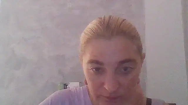 Snapshot of GoldenAngelMilf chatting on September 26, 2025, 12:42 pm GoldenAngelMilf online show from September 26, 2025, 12:42 pm