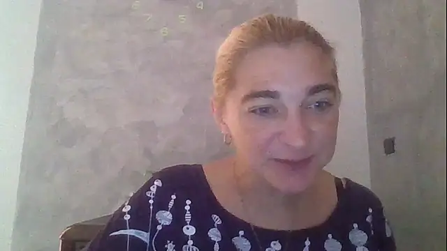 Snapshot of GoldenAngelMilf chatting on October 1, 2025, 11:38 am GoldenAngelMilf online show from October 1, 2025, 11:38 am