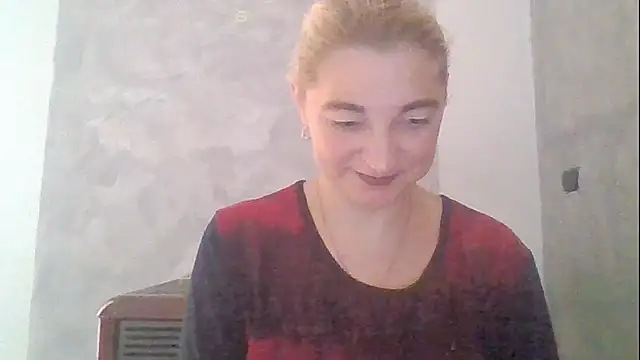 Snapshot of GoldenAngelMilf chatting on October 6, 2025, 8:45 am GoldenAngelMilf online show from October 6, 2025, 8:45 am