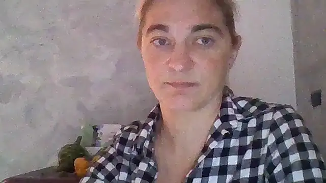 Snapshot of GoldenAngelMilf chatting on October 18, 2025, 12:28 pm GoldenAngelMilf online show from October 18, 2025, 12:28 pm