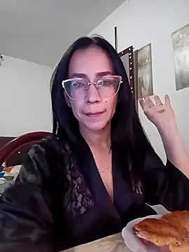 YaraDuartee online show from October 15, 2025, 12:55 am