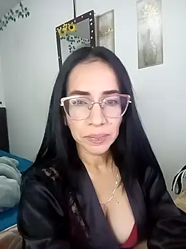 YaraDuartee online show from December 17, 2025, 11:11 pm