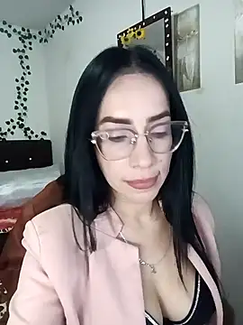 YaraDuartee online show from February 9, 2026, 11:53 pm