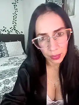 Snapshot of YaraDuartee chatting on March 5, 2026, 11:56 pm YaraDuartee online show from March 5, 2026, 11:56 pm