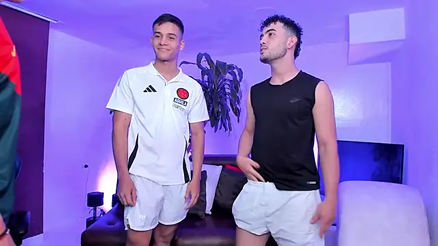 Snapshot of Spaceboys18 chatting on October 1, 2025, 1:22 am Spaceboys18 online show from October 1, 2025, 1:22 am