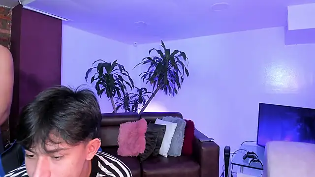 Snapshot of Spaceboys18 chatting on October 15, 2025, 1:17 am Spaceboys18 online show from October 15, 2025, 1:17 am