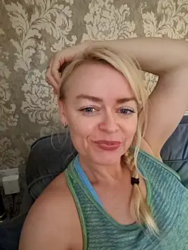 Snapshot of demidelightfulxx chatting on October 23, 2025, 12:37 pm demidelightfulxx online show from October 23, 2025, 12:37 pm