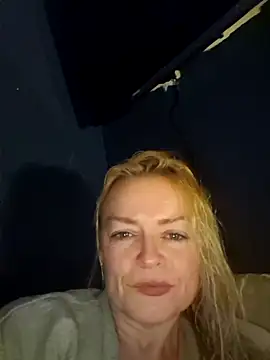 Snapshot of demidelightfulxx chatting on October 24, 2025, 8:16 pm demidelightfulxx online show from October 24, 2025, 8:16 pm