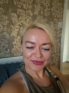 Snapshot of demidelightfulxx chatting on November 4, 2025, 8:35 am demidelightfulxx online show from November 4, 2025, 8:35 am