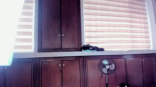 Violet Anders online show from October 3, 2025, 8:17 pm