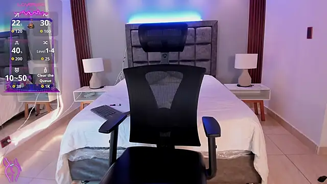 Caroline Millerr online show from November 14, 2025, 9:02 pm