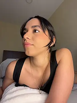 Snapshot of Capricho_01 chatting on October 29, 2025, 6:53 pm Capricho 01 online show from October 29, 2025, 6:53 pm