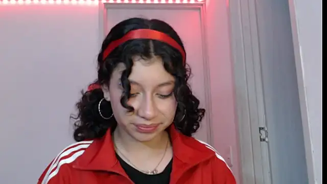 Snapshot of Ivonnybonn chatting on October 17, 2025, 4:37 am Ivonnybonn online show from October 17, 2025, 4:37 am