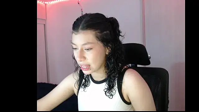 Snapshot of Ivonnybonn chatting on October 27, 2025, 9:19 pm Ivonnybonn online show from October 27, 2025, 9:19 pm