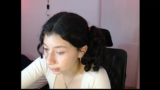 Snapshot of Ivonnybonn chatting on October 29, 2025, 7:43 am Ivonnybonn online show from October 29, 2025, 7:43 am