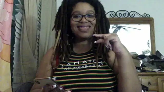 Snapshot of GoddessHoney55 chatting on October 16, 2025, 12:33 am GoddessHoney55 online show from October 16, 2025, 12:33 am