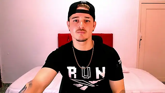 Snapshot of AlexPiersss chatting on November 4, 2025, 7:02 pm AlexPiersss online show from November 4, 2025, 7:02 pm