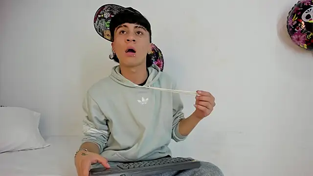 XaanderGrey online show from October 9, 2025, 7:56 pm