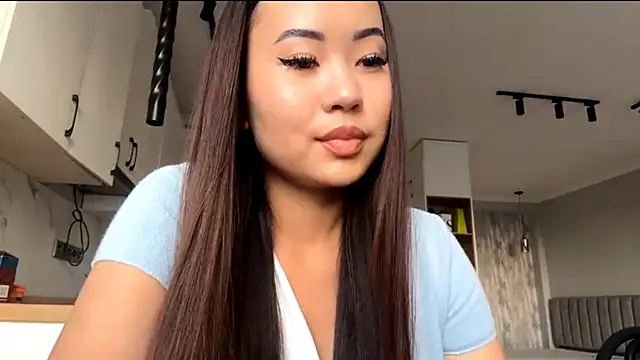 Ur neighbor Kira online show from October 13, 2025, 11:10 am