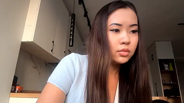 Ur neighbor Kira online show from October 25, 2025, 11:51 am