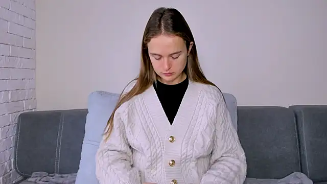 LilMary  online show from December 3, 2025, 7:27 am