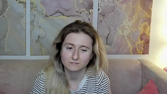 Snapshot of CamillaDreamer chatting on April 30, 2026, 8:57 pm CamillaDreamer online show from April 30, 2026, 8:57 pm