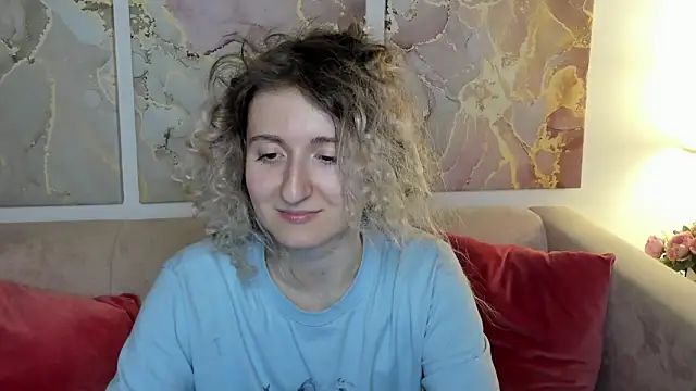 Snapshot of CamillaDreamer chatting on May 8, 2026, 4:23 pm CamillaDreamer online show from May 8, 2026, 4:23 pm