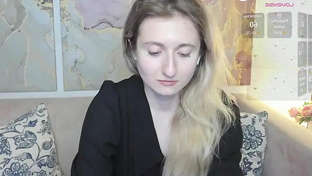 Snapshot of CamillaDreamer chatting on May 14, 2026, 10:11 am CamillaDreamer online show from May 14, 2026, 10:11 am
