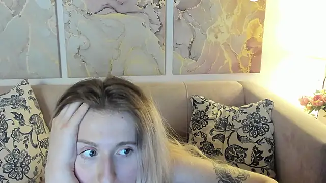 Snapshot of CamillaDreamer chatting on May 14, 2026, 10:16 pm CamillaDreamer online show from May 14, 2026, 10:16 pm
