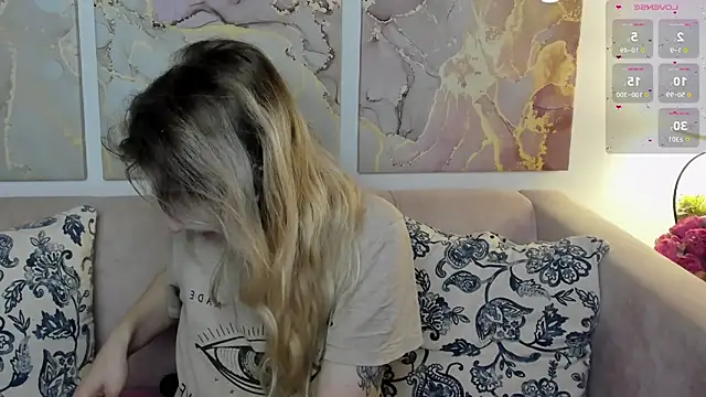Snapshot of CamillaDreamer chatting on May 24, 2026, 1:05 pm CamillaDreamer online show from May 24, 2026, 1:05 pm