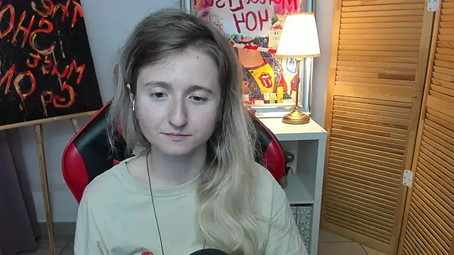 Snapshot of CamillaDreamer chatting on July 6, 2026, 8:55 pm CamillaDreamer online show from July 6, 2026, 8:55 pm