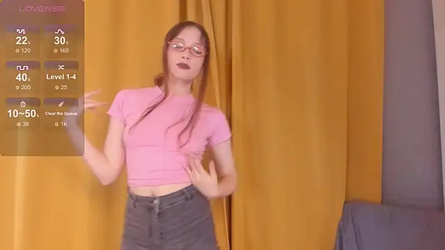 KinkySeraph online show from October 3, 2025, 1:41 pm