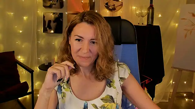 DonnaSmitth online show from October 13, 2025, 3:45 pm