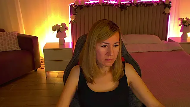 DonnaSmitth online show from November 24, 2025, 11:43 am