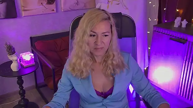 DonnaSmitth online show from July 14, 2026, 11:10 pm