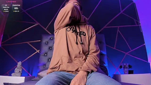 Lian Miller1  online show from February 18, 2026, 12:23 pm