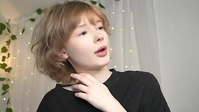 Snapshot of misska__ chatting on October 14, 2025, 8:48 am misska online show from October 14, 2025, 8:48 am