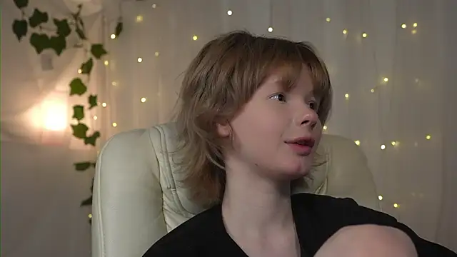 Snapshot of misska__ chatting on October 30, 2025, 12:39 pm misska online show from October 30, 2025, 12:39 pm