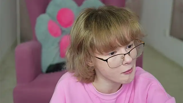 Snapshot of misska__ chatting on November 2, 2025, 6:27 am misska online show from November 2, 2025, 6:27 am